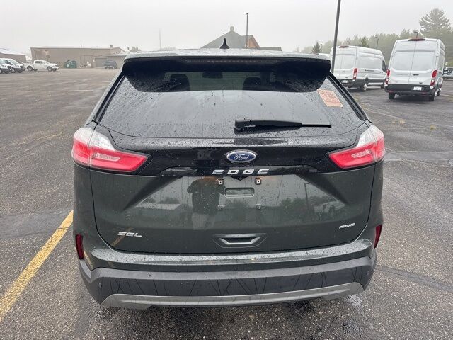 2022 Ford Edge SEL photo 4