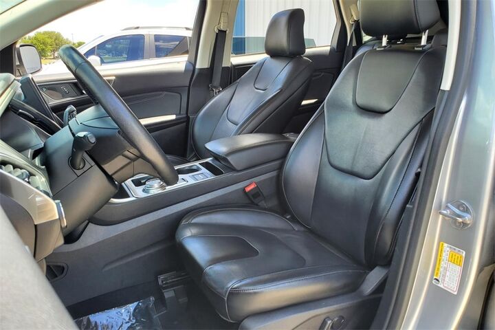 2022 Ford Edge Titanium  TX
