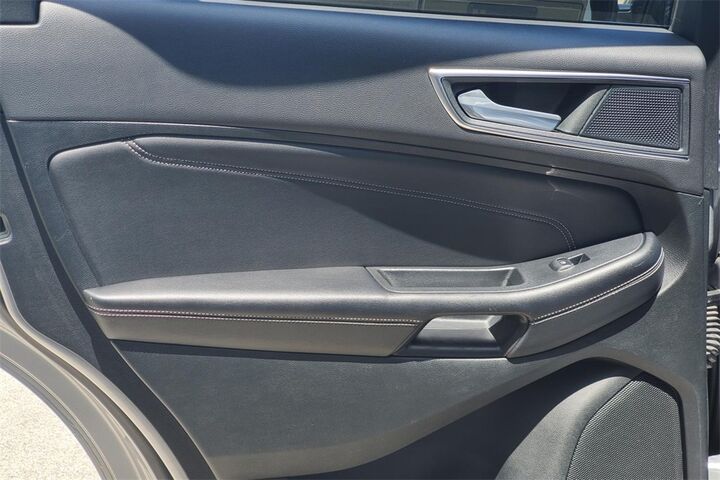 2022 Ford Edge Titanium  TX