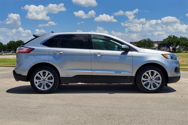2022 Ford Edge Titanium  TX