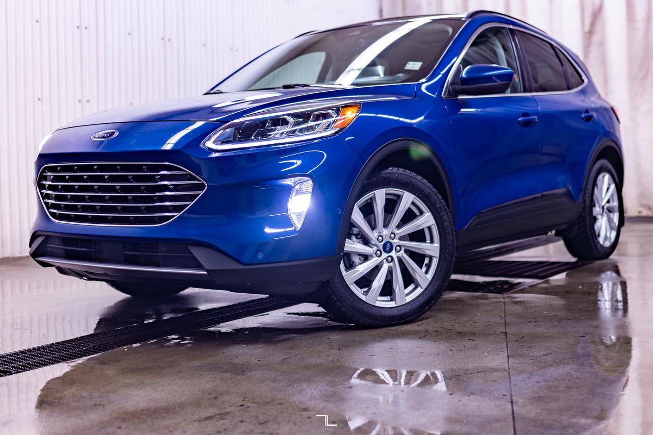 2022 Ford Escape AWD Titanium Leather Roof Nav BCam Red Deer AB