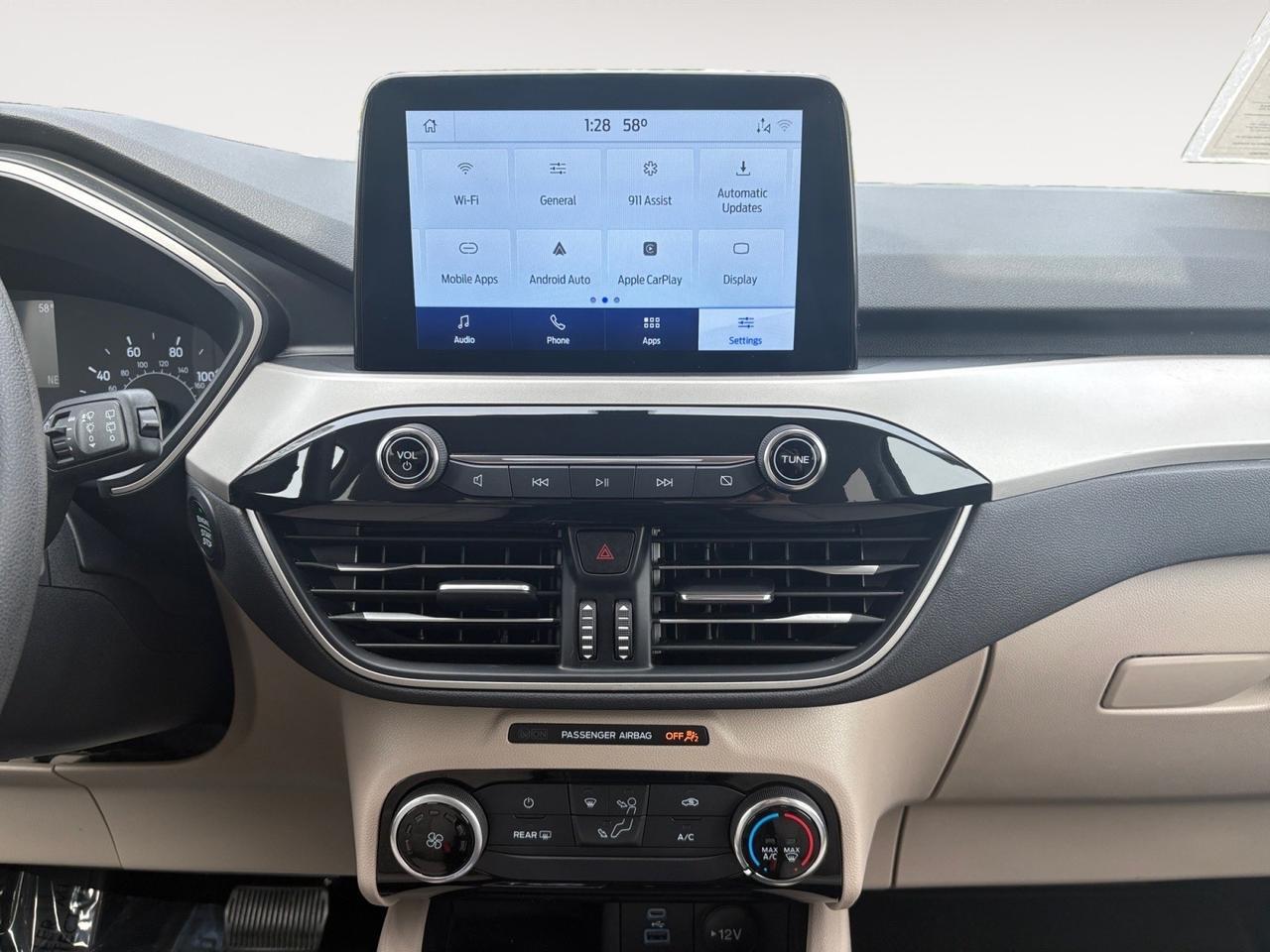 2022 Ford Escape SE, ECO-MODE, AUTO START/STOP, APPLE CARPLAY/ANDROID AUTO, HANDS-FREE LIFTGATE, BLIND SPOT ALERT, LANE KEEP ASSIST, CLEAN CARFAX, ESCAPE THE ROAD IN THIS FORD! Virginia Beach VA