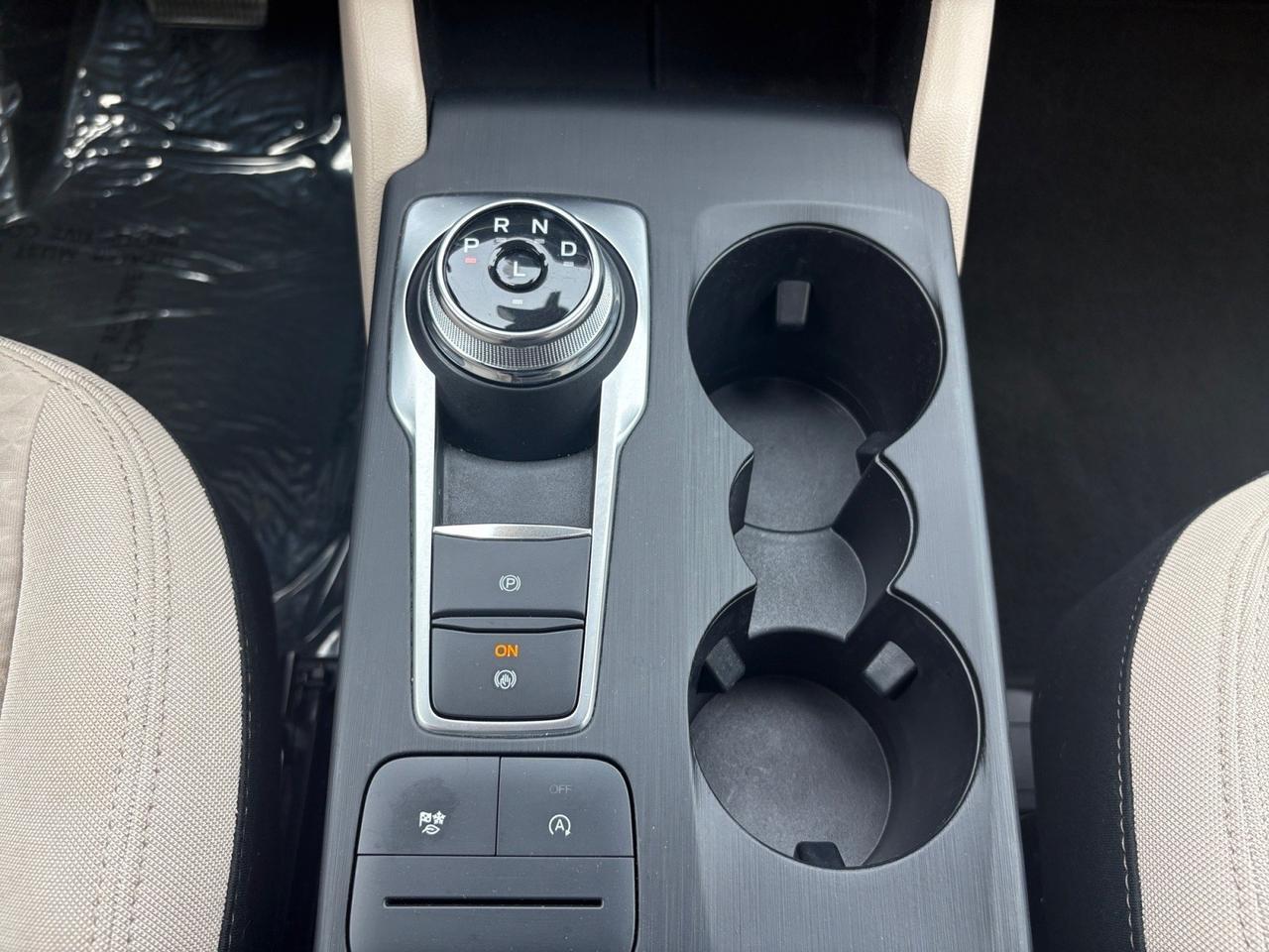 2022 Ford Escape SE, ECO-MODE, AUTO START/STOP, APPLE CARPLAY/ANDROID AUTO, HANDS-FREE LIFTGATE, BLIND SPOT ALERT, LANE KEEP ASSIST, CLEAN CARFAX, ESCAPE THE ROAD IN THIS FORD! Virginia Beach VA