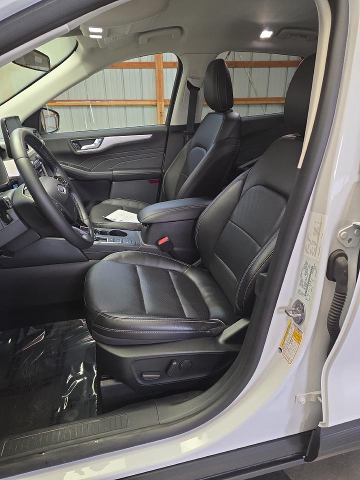 2022 Ford Escape SEL Hybrid Sand Lake NY