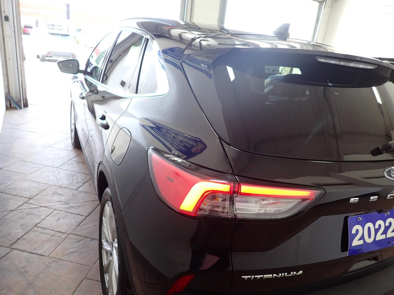 2022 Ford Escape Titanium* Hybrid* AWD LEATHER NAVI SUNROOF Listowel ON