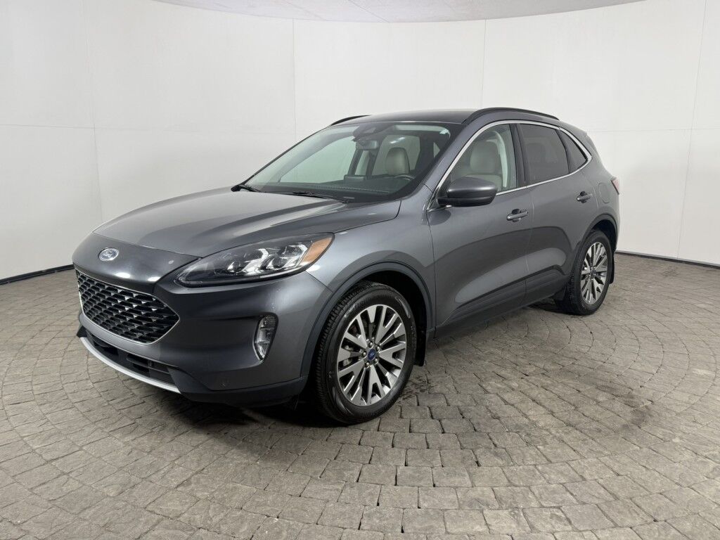 2022 Ford Escape Titanium Hybrid AWD Maumee OH