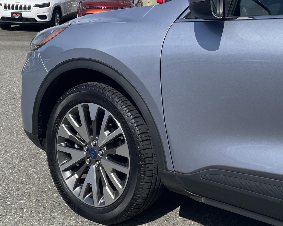 2022 Ford Escape Titanium Hybrid Sport Utility 4D