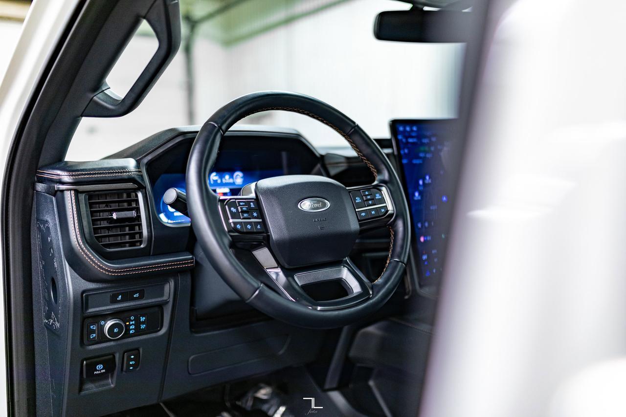 2022 Ford Expedition AWD Platinum Leather Roof Nav BCam Red Deer AB