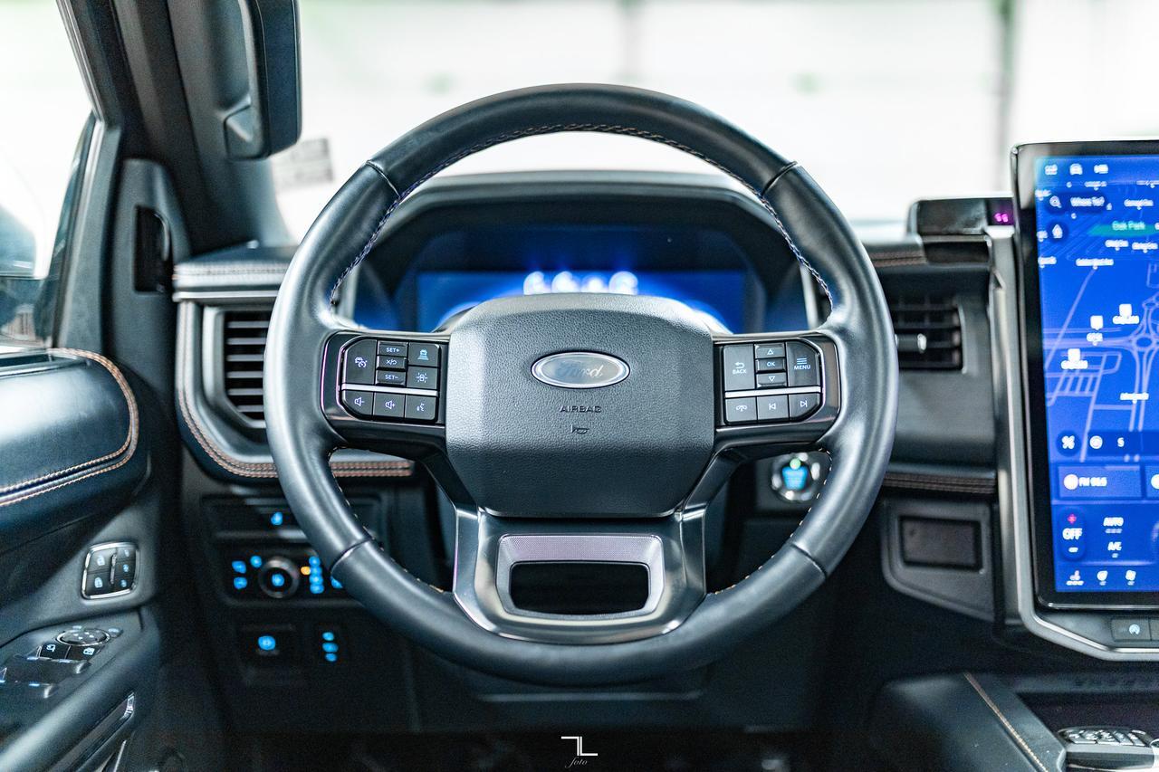 2022 Ford Expedition AWD Platinum Leather Roof Nav BCam Red Deer AB