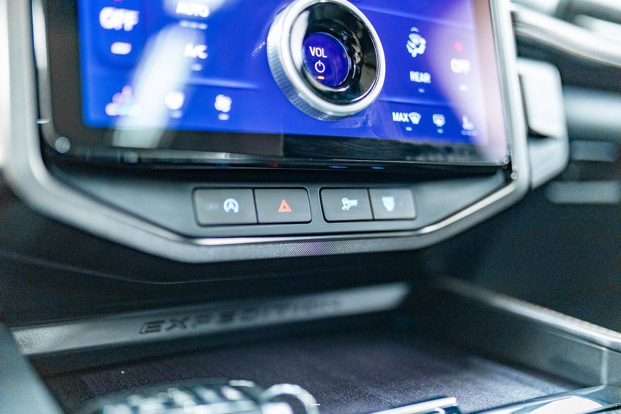 2022 Ford Expedition AWD Platinum Leather Roof Nav BCam Red Deer AB