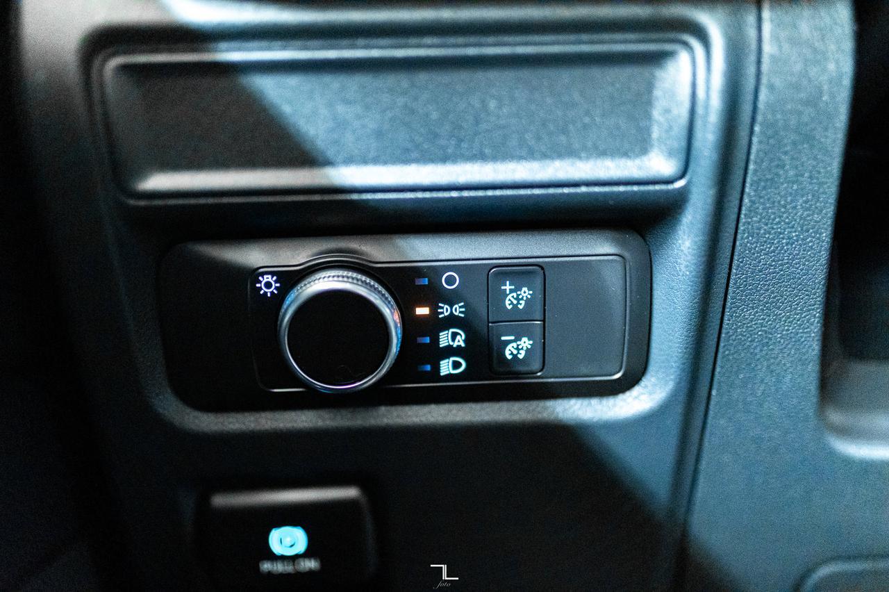 2022 Ford Expedition AWD SSV BCam 3rd Row Red Deer AB