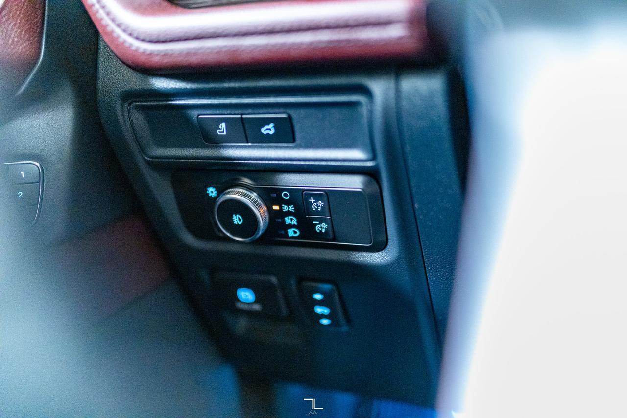 2022 Ford Expedition Max AWD Limited Leather Roof Nav BCam Red Deer AB