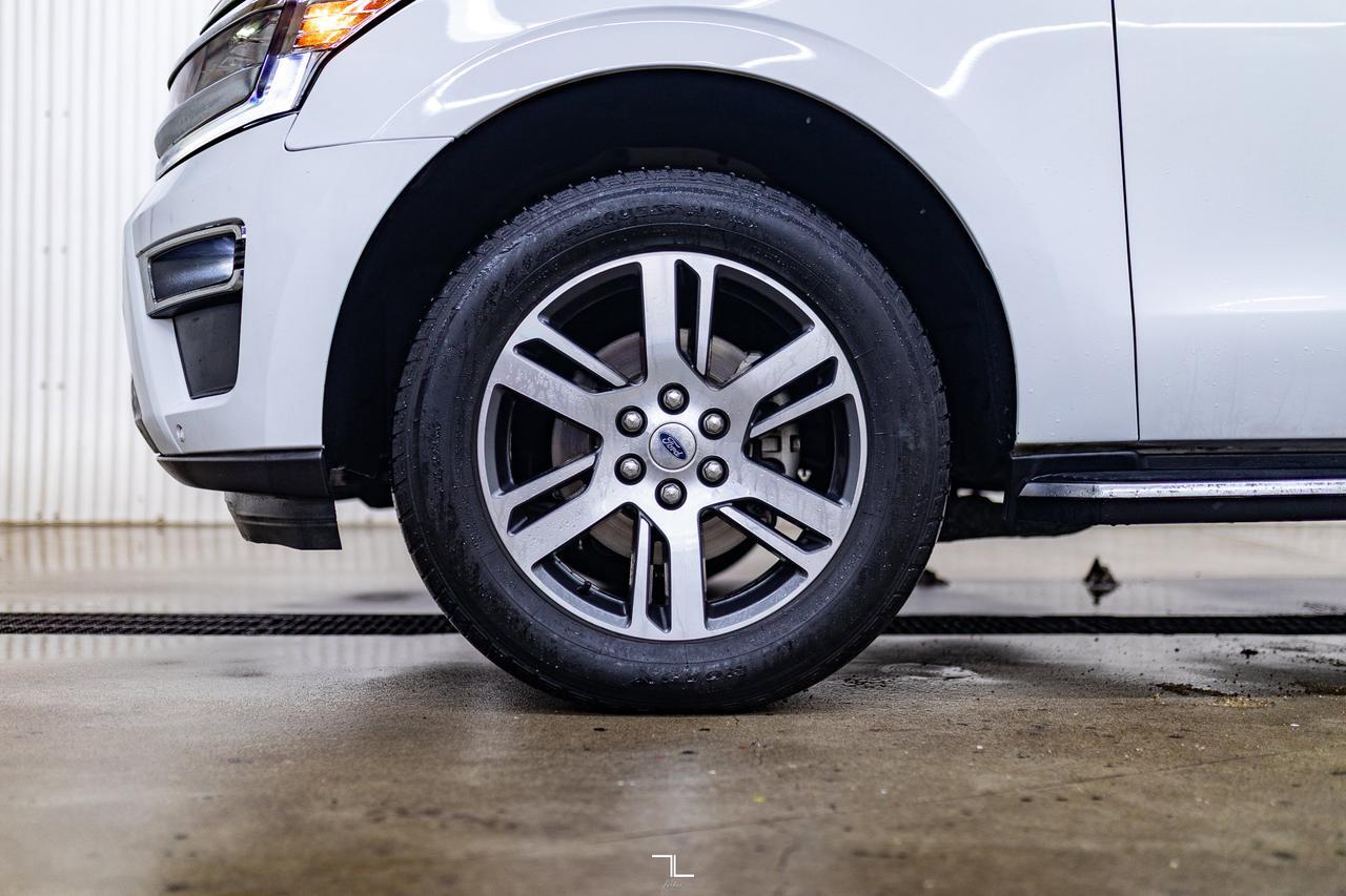 2022 Ford Expedition Max AWD Limited Leather Roof Nav BCam Red Deer AB