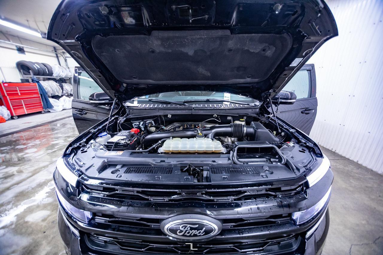 2022 Ford Expedition Max AWD Limited Stealth Edition Leather Roof Nav BCam Red Deer AB