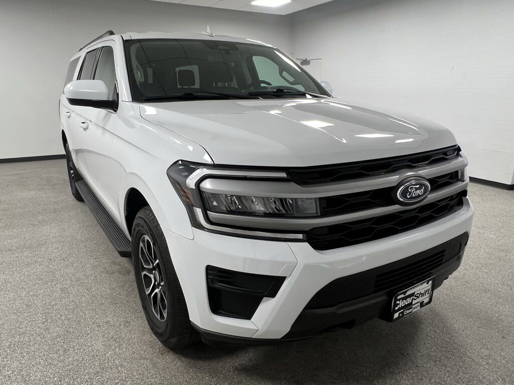 2022 Ford Expedition MAX XLT photo 2