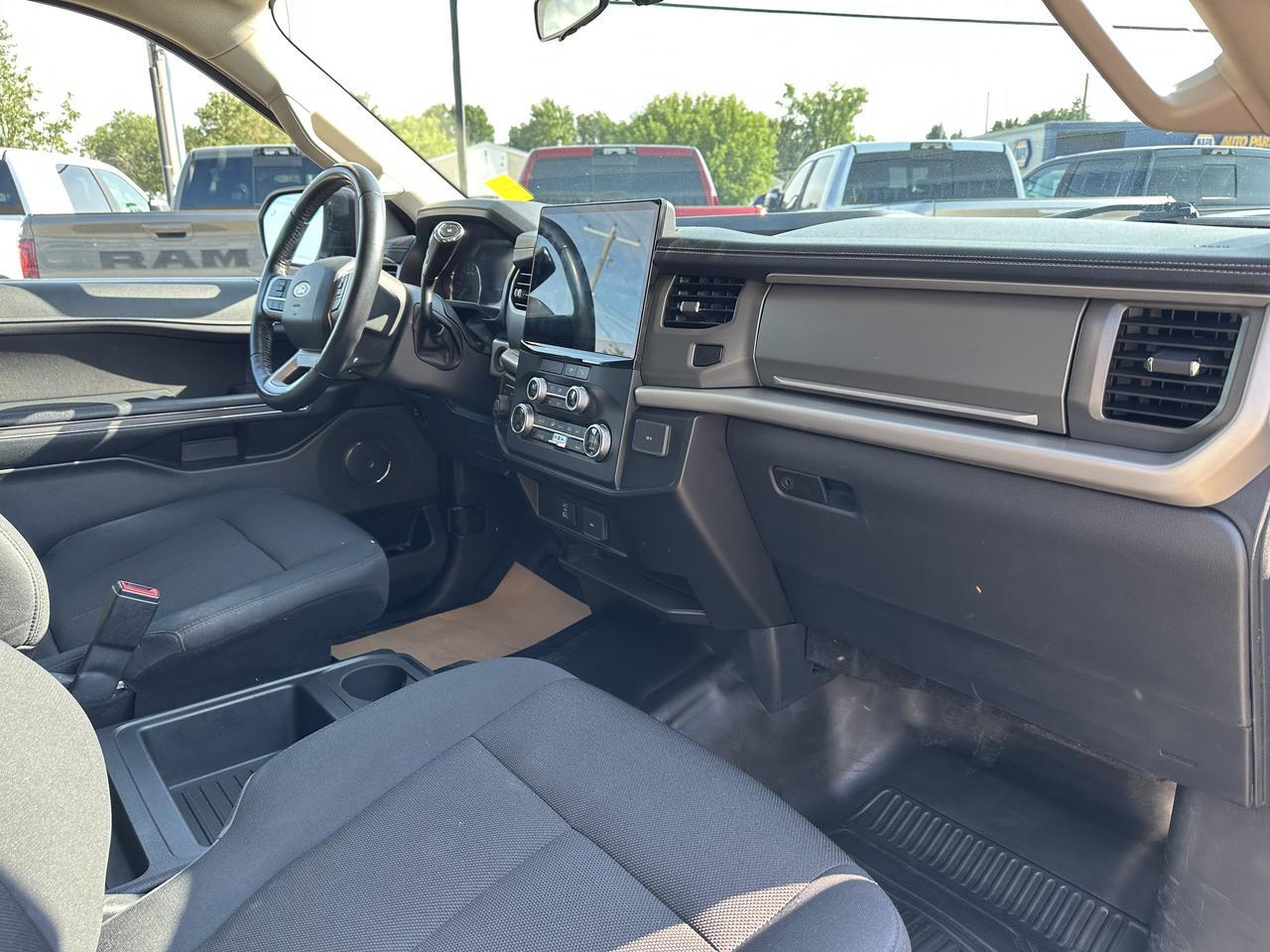 2022 Ford Expedition XL | SSV Max 4x4 | GTDI V6 Engine | White Exterior | 4-Door | Gasoline Redwater AB