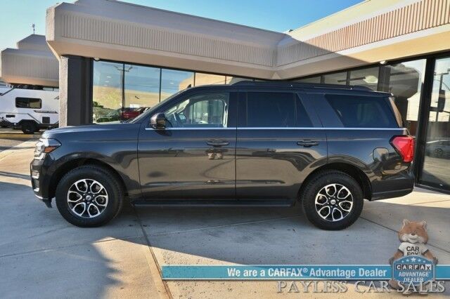 2022 Ford Expedition XLT / 4X4 / Power Driver's Seat / Navigation / Lane Departure & Blind Spot / Forward Collision Warning / 3rd Row / Seats 8 / Apple CarPlay & Android Auto / Back Up Camera / Rear Parking Sensors / Tow Pkg / 1-Owner