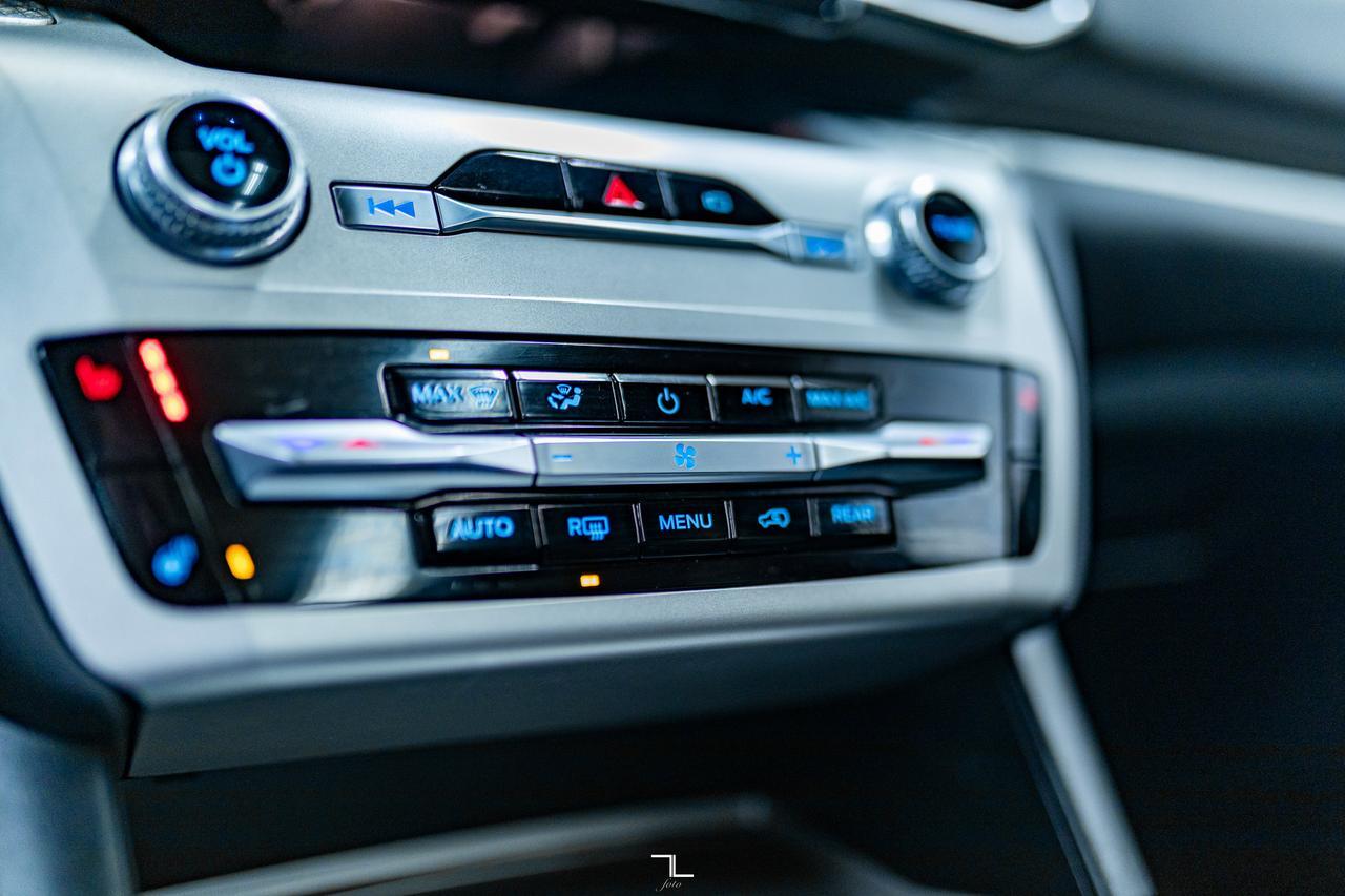 2022 Ford Explorer AWD Timberline Leather Roof Nav BCam Red Deer AB