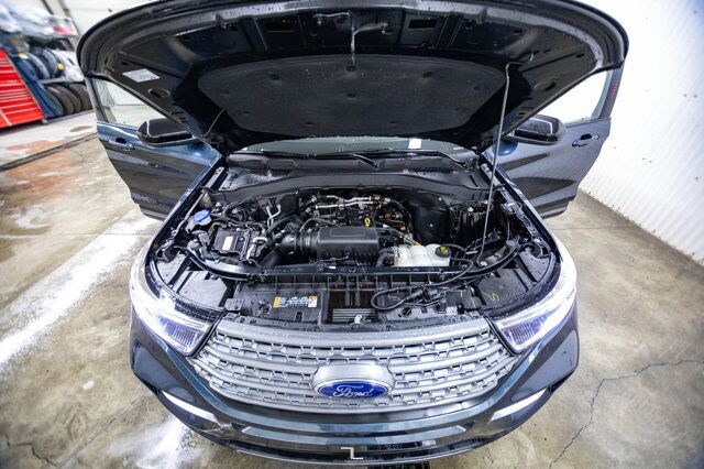 2022 Ford Explorer AWD XLT Leather Roof Nav BCam Red Deer AB