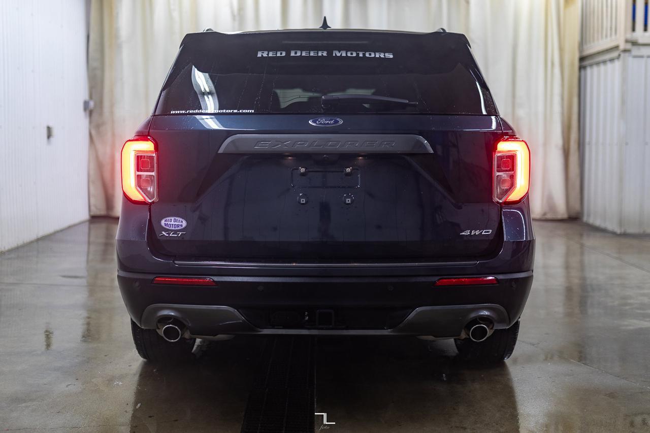 2022 Ford Explorer AWD XLT Leather Roof Nav BCam Red Deer AB