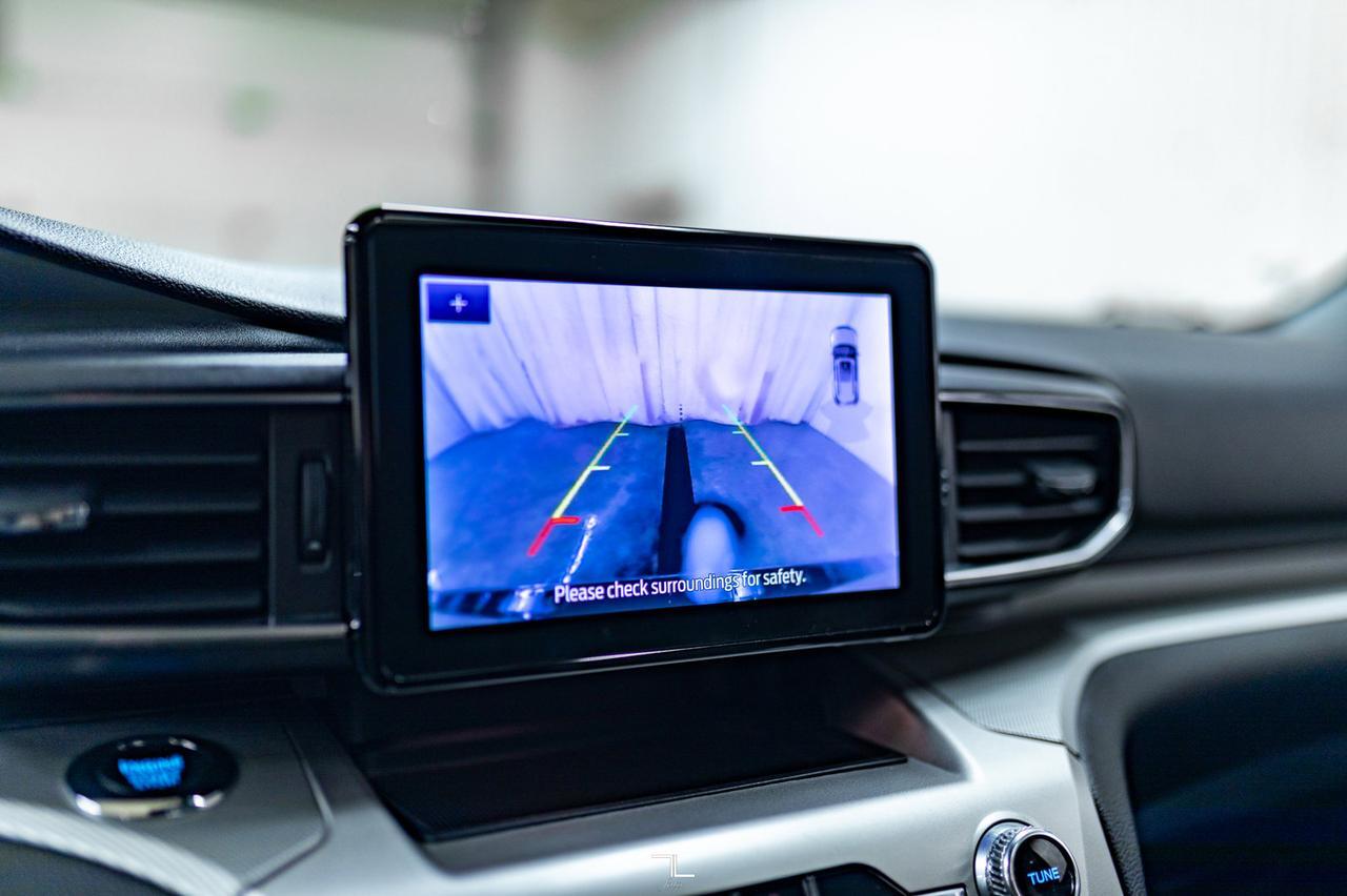 2022 Ford Explorer AWD XLT Leather Roof Nav BCam Red Deer AB