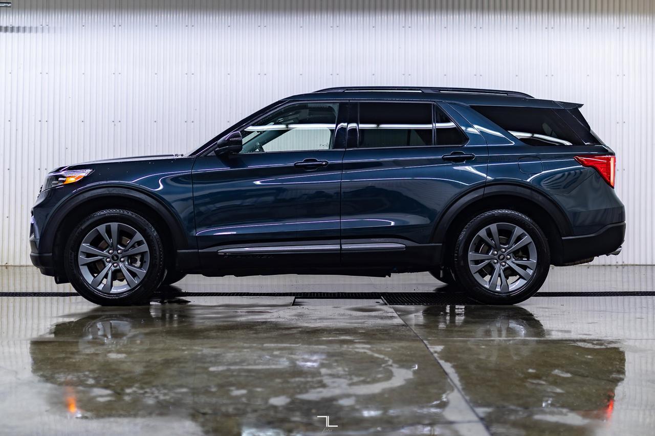 2022 Ford Explorer AWD XLT Leather Roof Nav BCam Red Deer AB