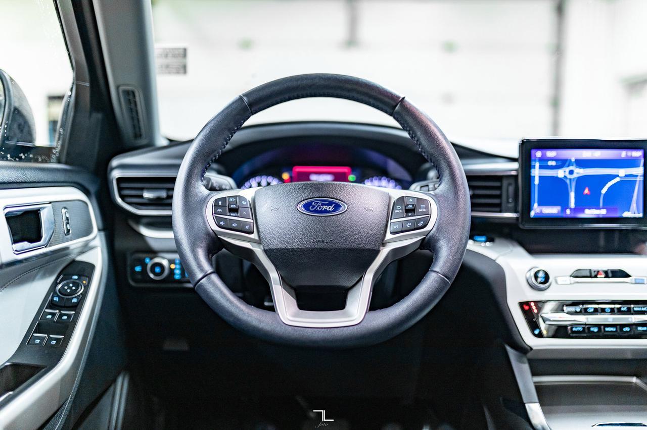 2022 Ford Explorer AWD XLT Leather Roof Nav BCam Red Deer AB