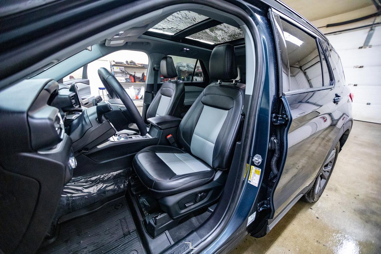 2022 Ford Explorer AWD XLT Leather Roof Nav BCam Red Deer AB