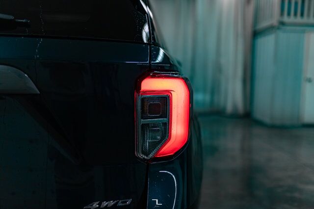 2022 Ford Explorer AWD XLT Leather Roof Nav BCam Red Deer AB