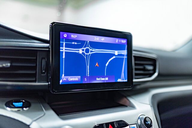 2022 Ford Explorer AWD XLT Leather Roof Nav BCam Red Deer AB