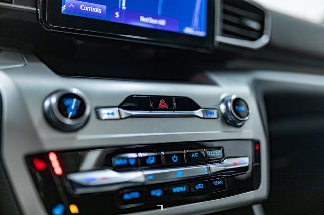 2022 Ford Explorer AWD XLT Leather Roof Nav BCam Red Deer AB