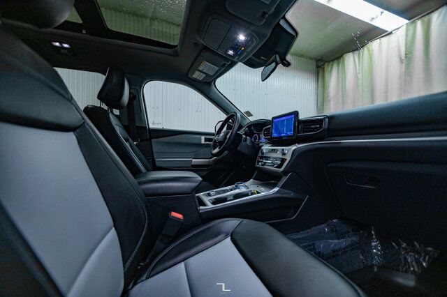 2022 Ford Explorer AWD XLT Leather Roof Nav BCam Red Deer AB