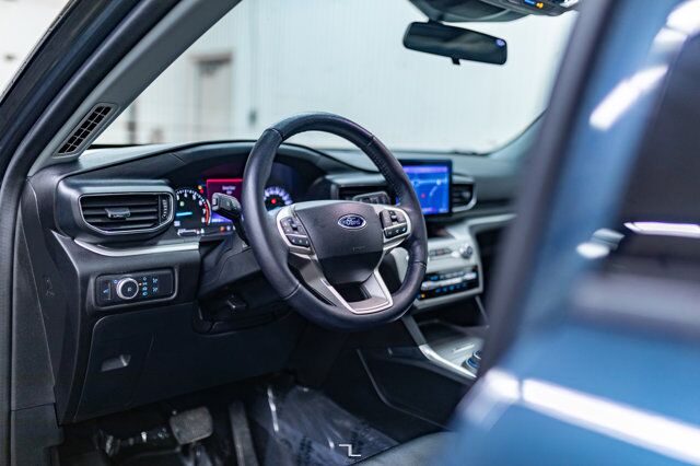 2022 Ford Explorer AWD XLT Leather Roof Nav BCam Red Deer AB