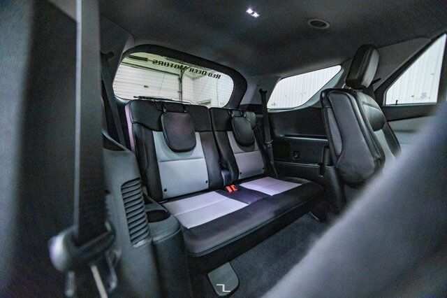 2022 Ford Explorer AWD XLT Leather Roof Nav BCam Red Deer AB