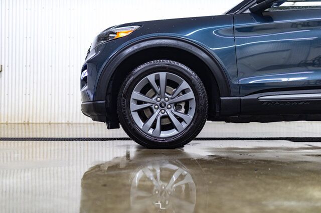 2022 Ford Explorer AWD XLT Leather Roof Nav BCam Red Deer AB