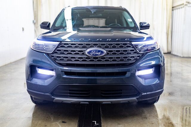 2022 Ford Explorer AWD XLT Leather Roof Nav BCam Red Deer AB