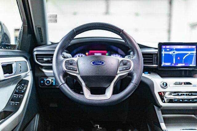 2022 Ford Explorer AWD XLT Leather Roof Nav BCam Red Deer AB