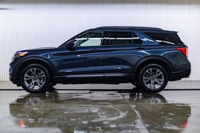 2022 Ford Explorer AWD XLT Leather Roof Nav BCam Red Deer AB
