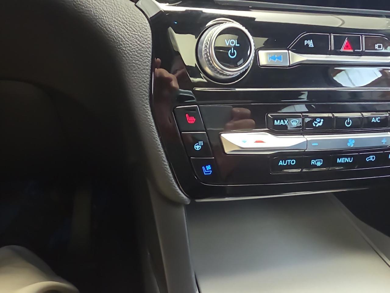 2022 Ford Explorer Limited Sand Lake NY