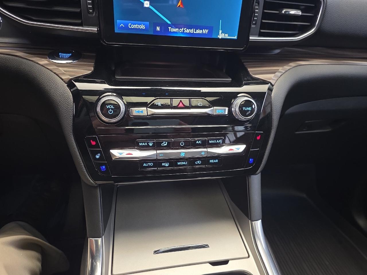 2022 Ford Explorer Limited Sand Lake NY