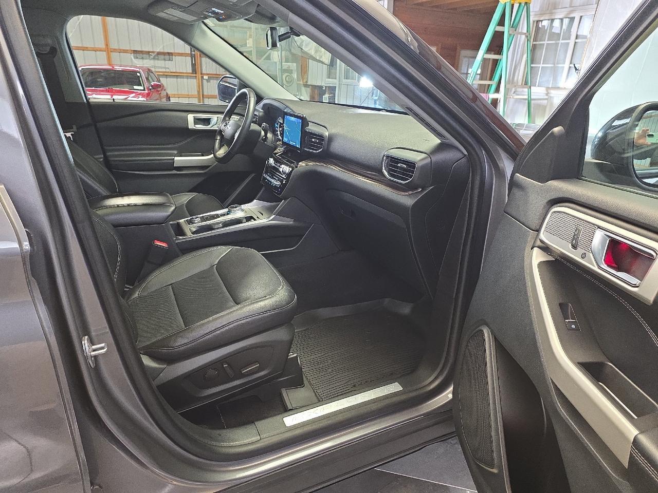 2022 Ford Explorer Limited Sand Lake NY