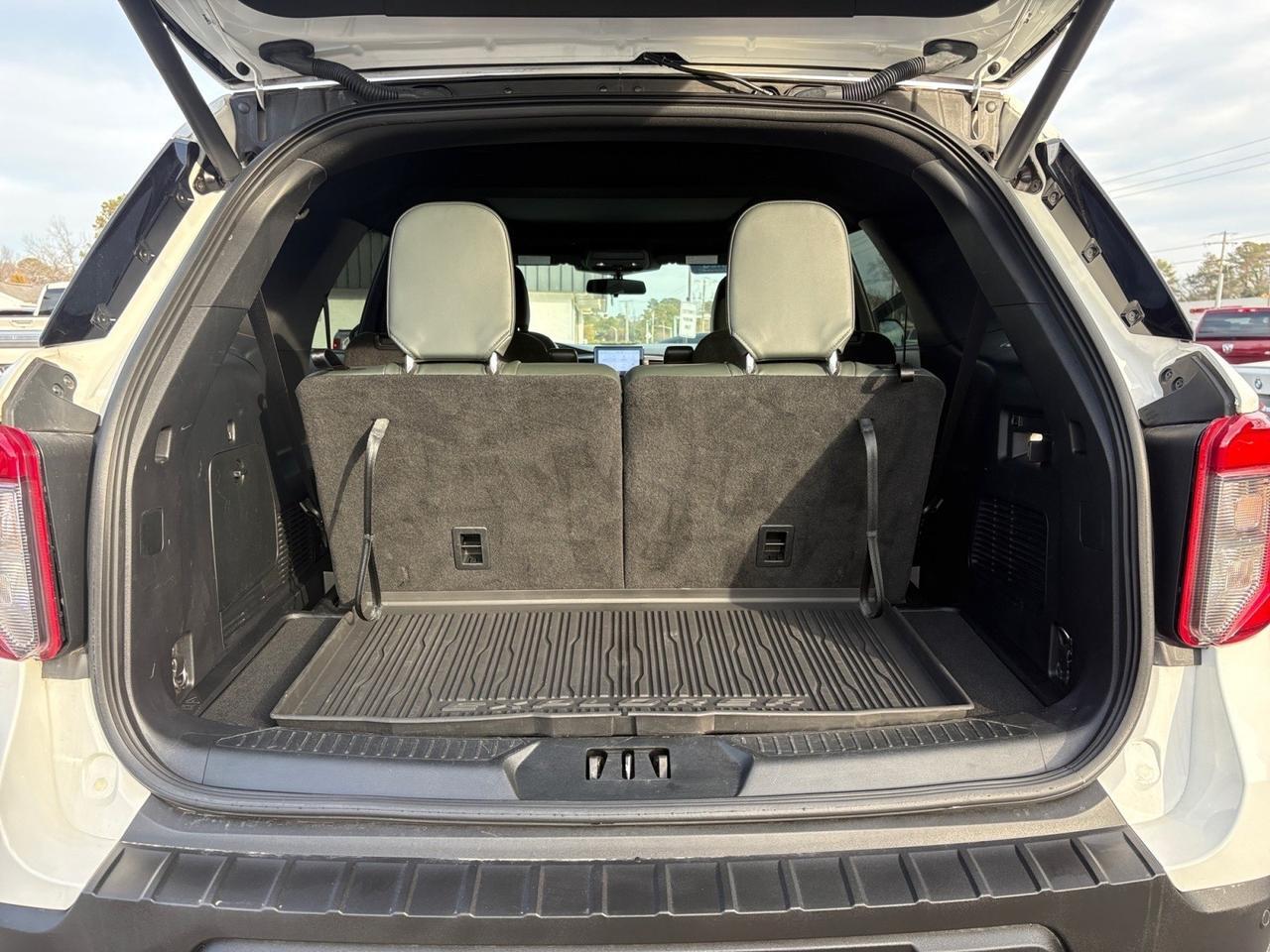 2022 Ford Explorer Timberline, HANDS FREE LIFTGATE, BLIND SPOT ALERT, FORWARD COLLISION ALERT, LANE KEEP ASSIST, PANORMIC MOONROOF, POWER 3RD ROW SEATS, HEATED SEATS, 360 BACKUP CAMERA, APPLE CARPLAY/ANDROID AUTO, ONLY 1 OWNER, EXPLORE THE ROAD! Virginia Beach VA