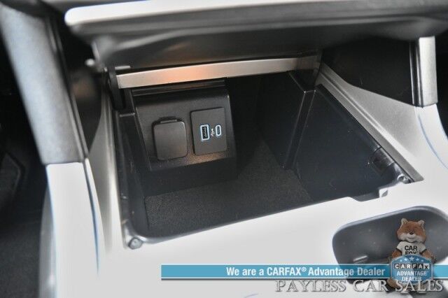 2022 Ford Explorer XLT / 4X4 / Power & Heated Leather Seats / Heated Steering Wheel / Auto Start / Blind Spot Alert / 3rd Row / Captain Chairs / Seats 6 / Apple CarPlay & Android Auto / Back Up Camera / Power Liftgate / Block Heater / 1-Owner Anchorage AK