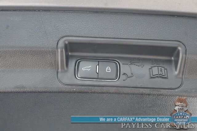 2022 Ford Explorer XLT / 4X4 / Power & Heated Leather Seats / Heated Steering Wheel / Auto Start / Blind Spot Alert / 3rd Row / Captain Chairs / Seats 6 / Apple CarPlay & Android Auto / Back Up Camera / Power Liftgate / Block Heater / 1-Owner Anchorage AK
