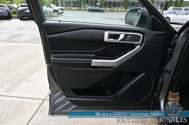 2022 Ford Explorer XLT / 4X4 / Power & Heated Leather Seats / Heated Steering Wheel / Auto Start / Blind Spot Alert / 3rd Row / Captain Chairs / Seats 6 / Apple CarPlay & Android Auto / Back Up Camera / Power Liftgate / Block Heater / 1-Owner Anchorage AK