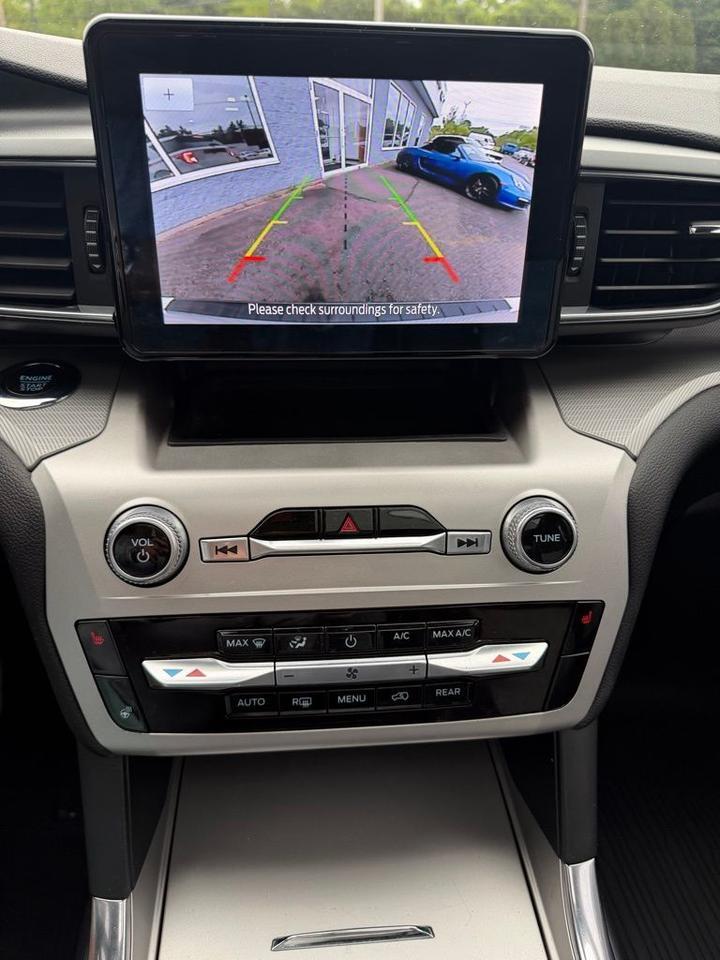 2022 Ford Explorer XLT Orange MA