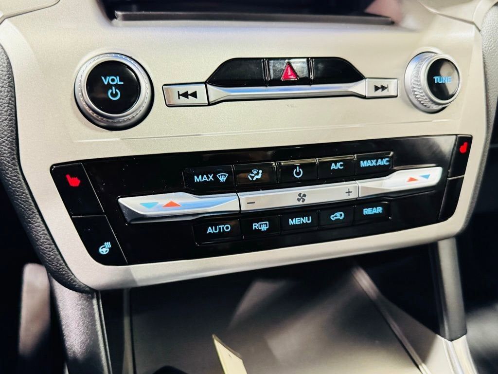 2022 Ford Explorer XLT photo 24