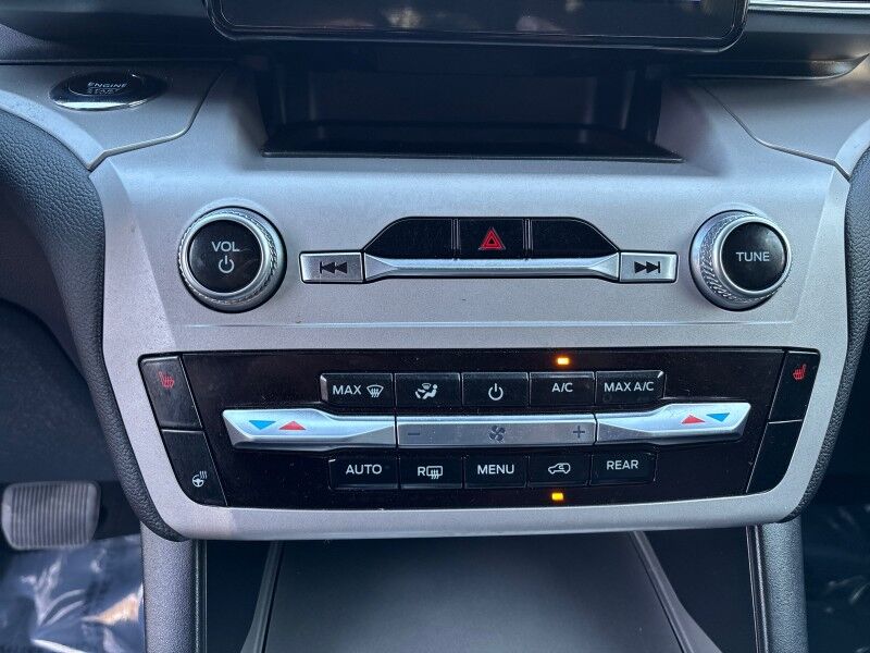 2022 Ford Explorer XLT w/THREE-ROW LEATHER & 20in WHEELS Seffner FL