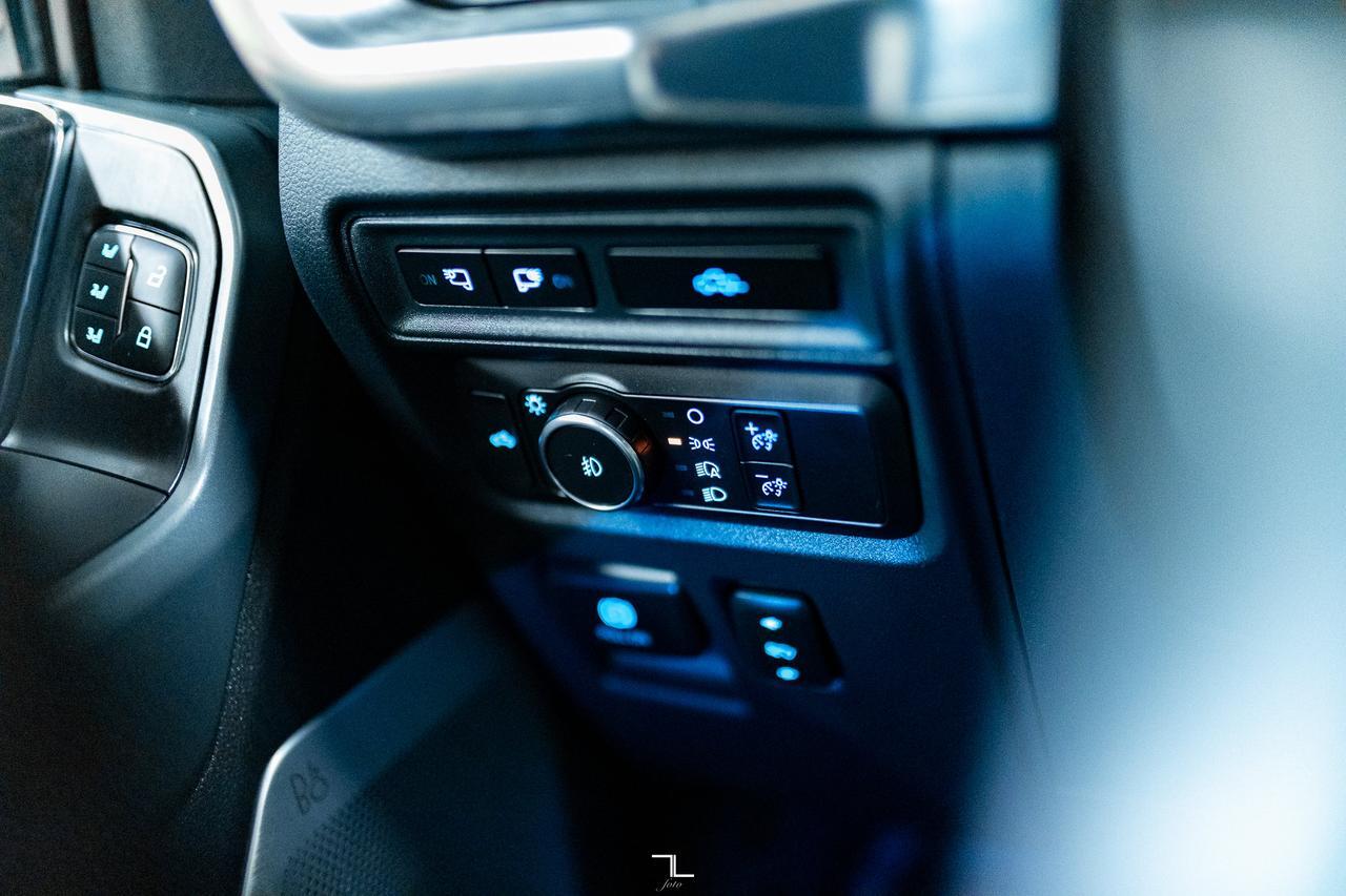 2022 Ford F-150 4x4 Super Crew Lariat Leather Nav BCam Red Deer AB