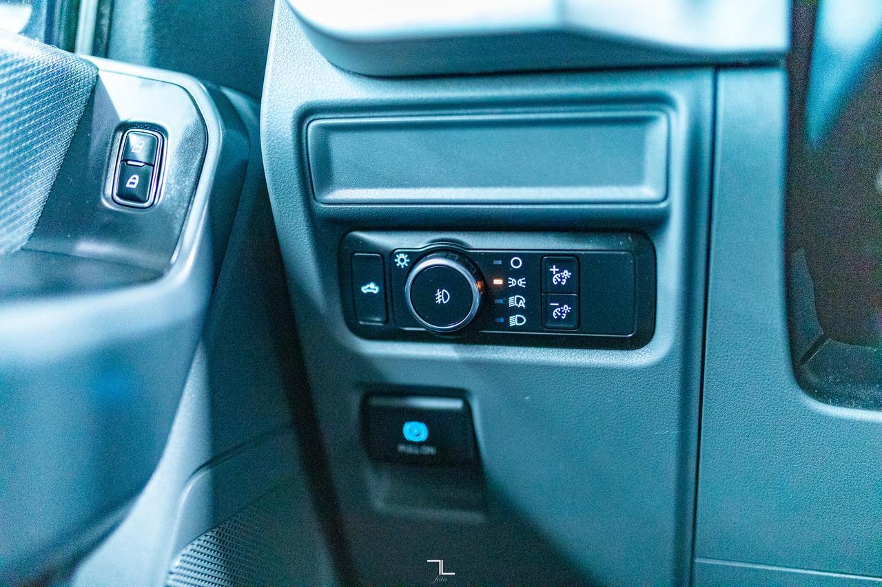 2022 Ford F-150 4x4 Super Crew XLT Nav BCam Red Deer AB